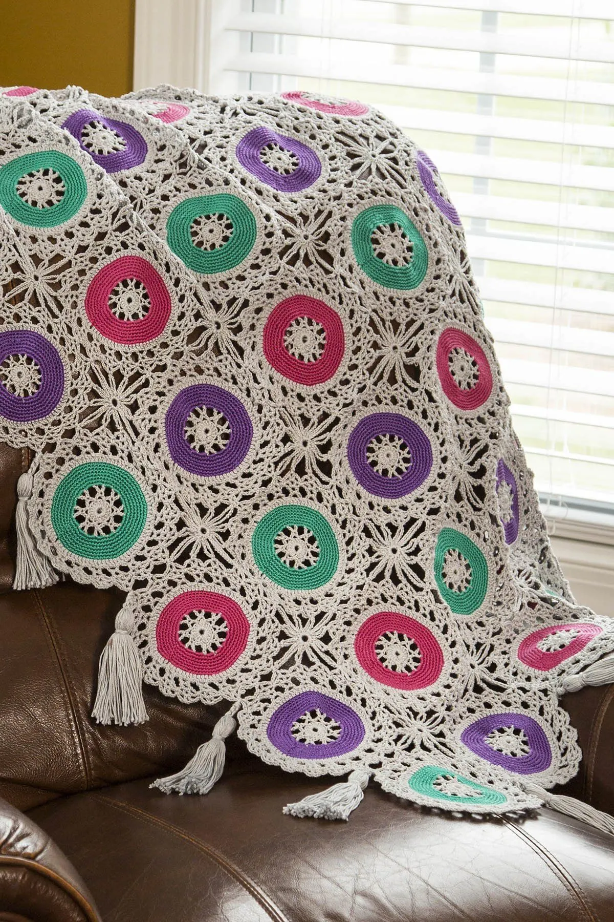 Bold Circles Throw