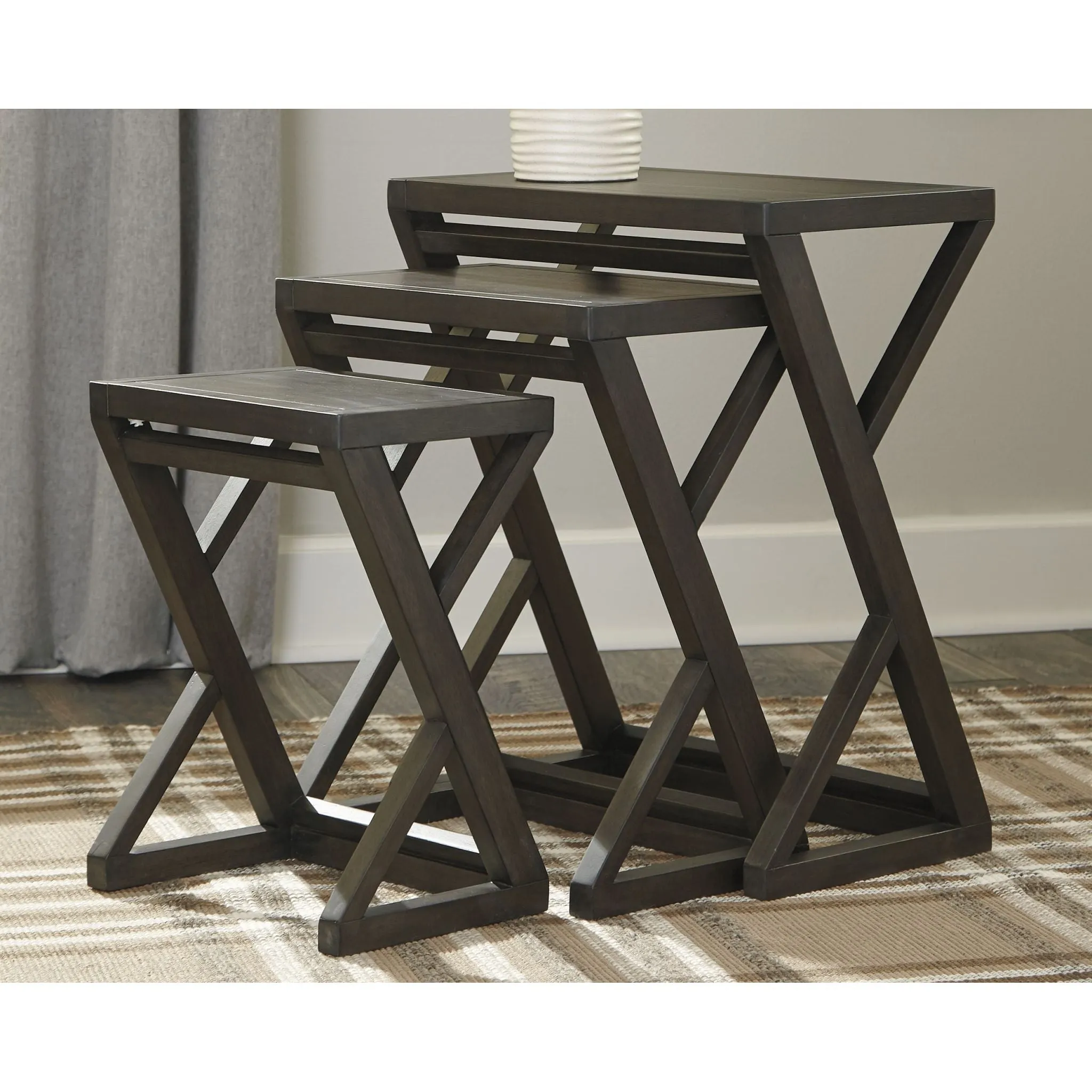 Cairnburg Accent Table (Set of 3)